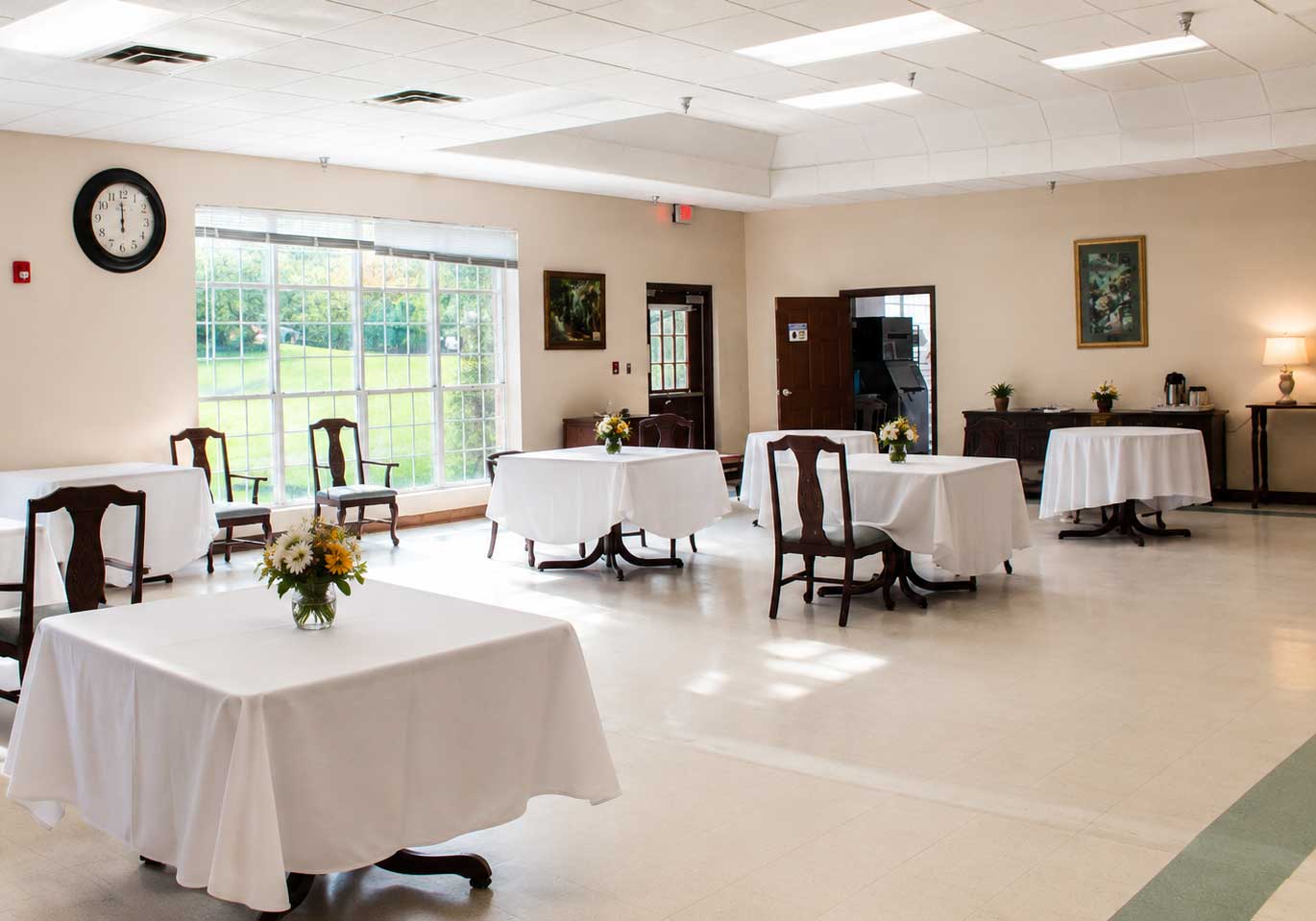 Healthcare amenities and daily support at Knollwood Healthcare